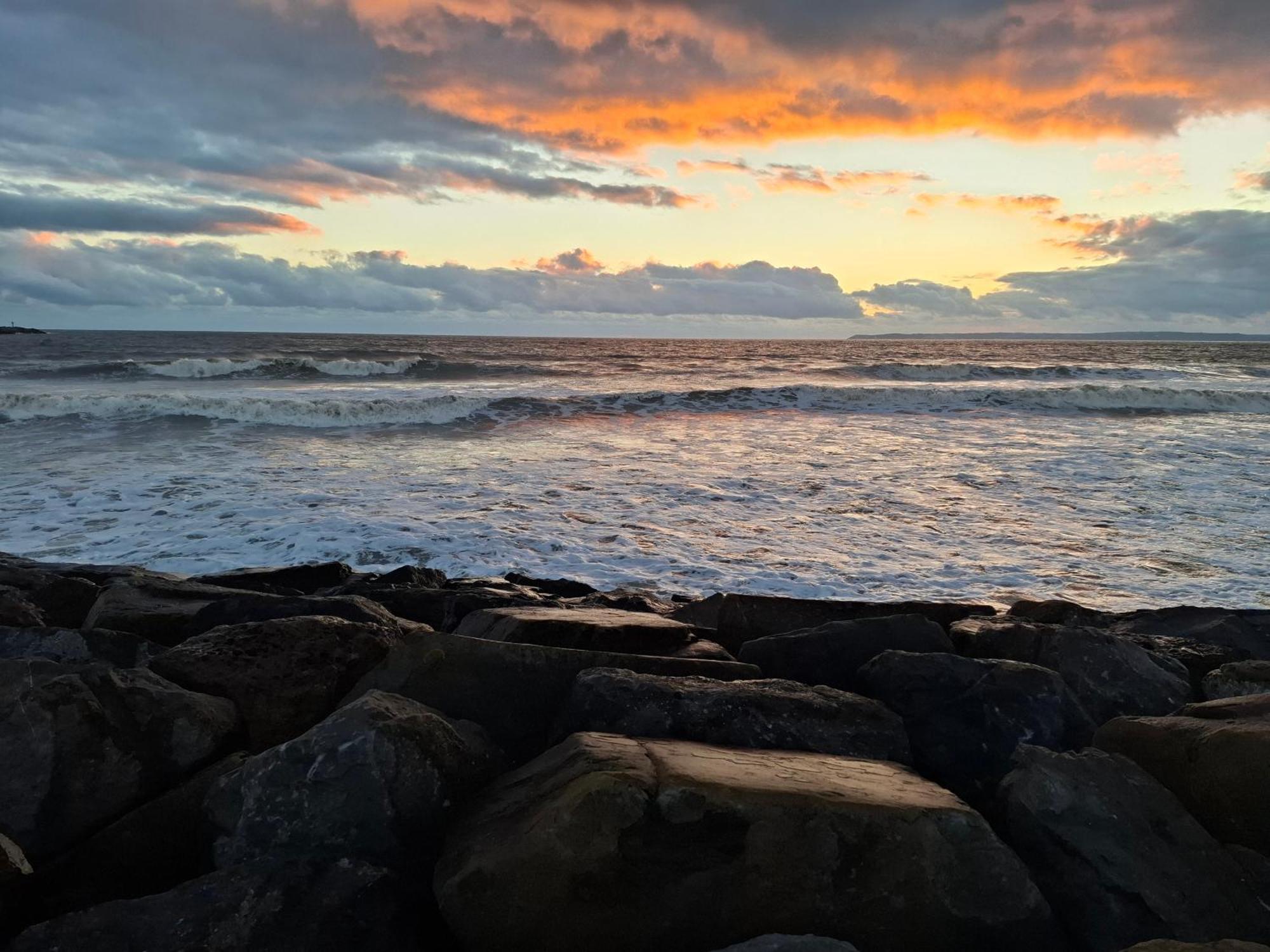 Driftmark Beachfront Location Aberavon Beach Sea Views Large Driveway Parking Private Site Fibre Optic Wi Fi พอร์ตทัลบอต ภายนอก รูปภาพ